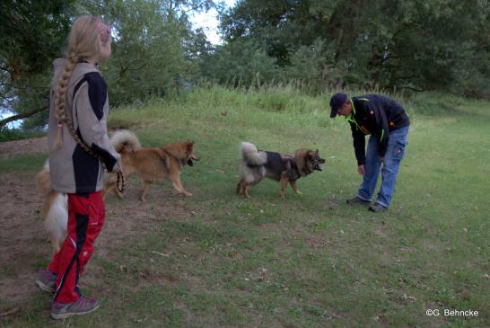 Billie(li.) und Betty mit ihrem Frauchen